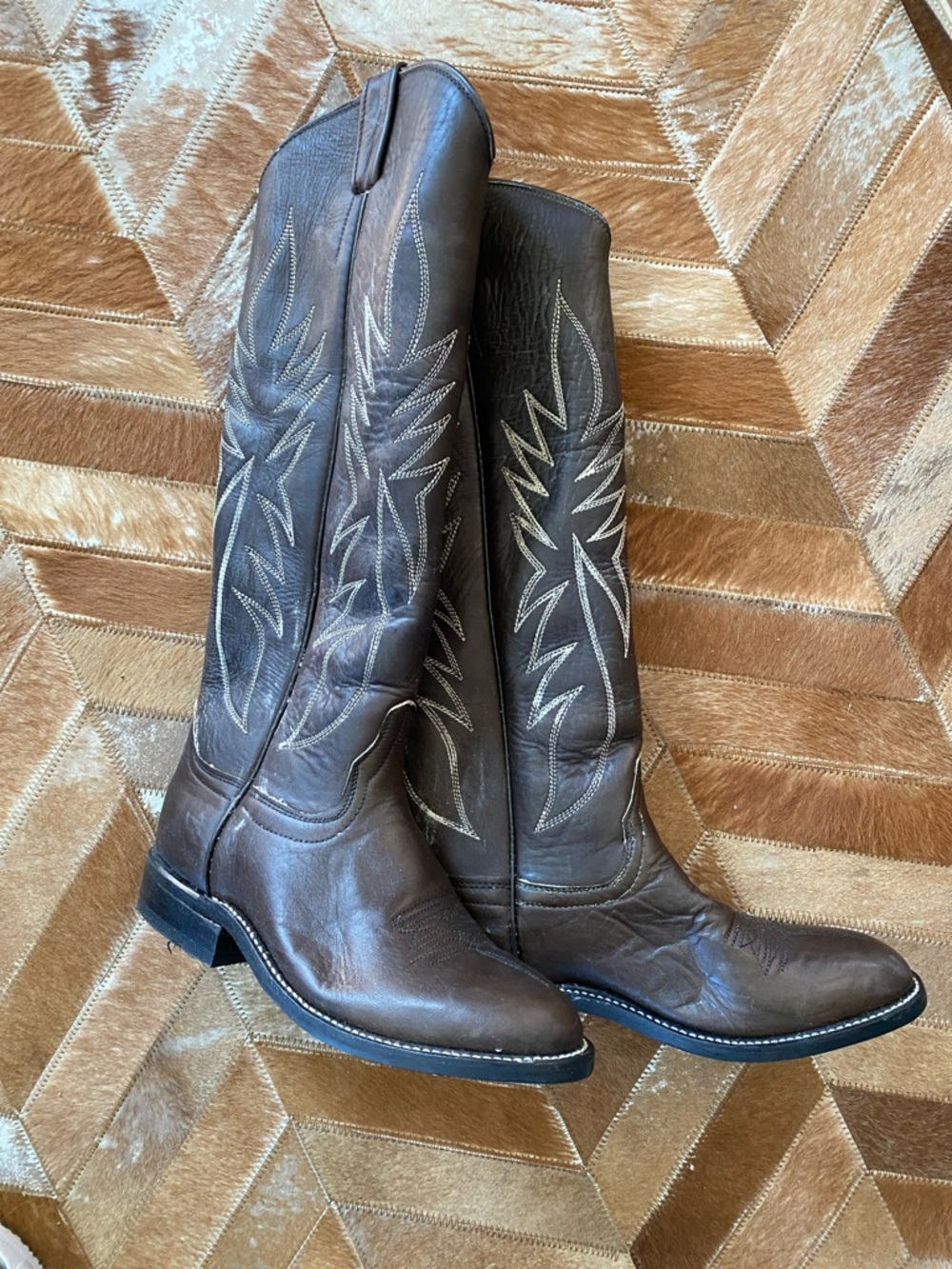 Brown Western Cowboy Boots - Classic Stitch Detail